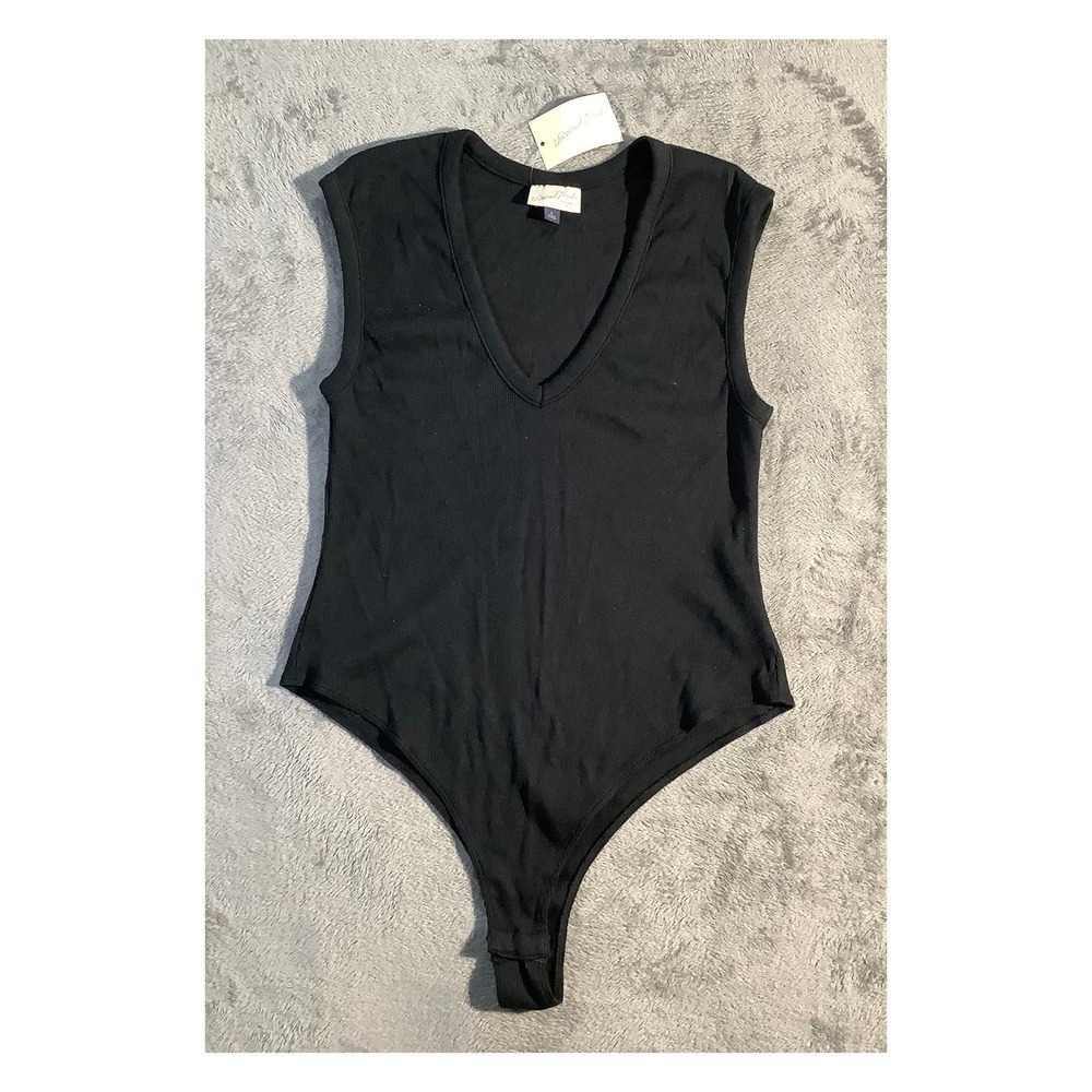 Universal Thread Women's Ribbed V-Neck Sleeveless Bodysuit Black Size L NWT